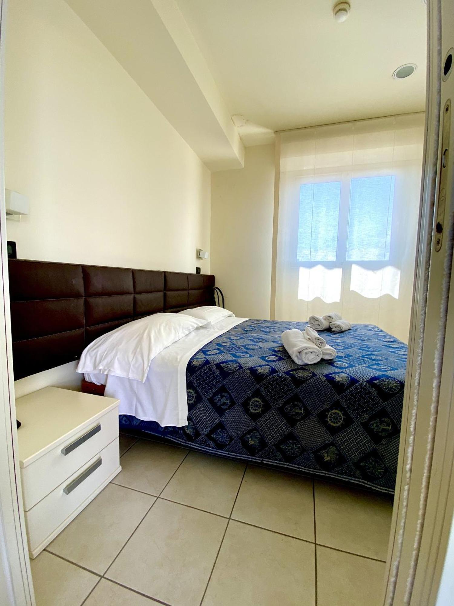 Hotel Avana Fronte Mare Riccione Quarto foto