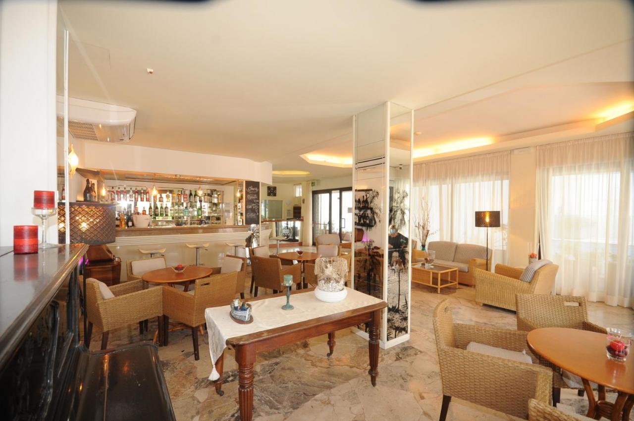 Hotel Avana Fronte Mare Riccione Exterior foto